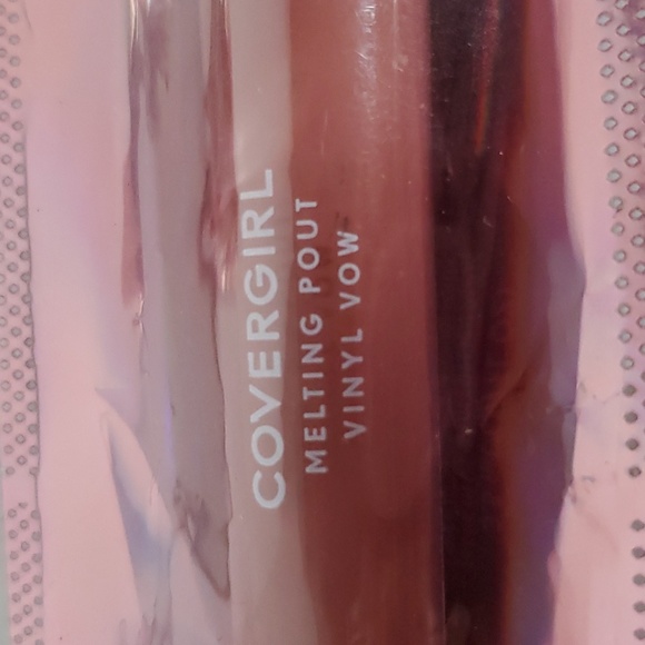 4 Covergirl Melting Pout Vinyl Vow Matte Liquid Lipsticks Lip Color 3.5 NWT - Picture 4 of 14